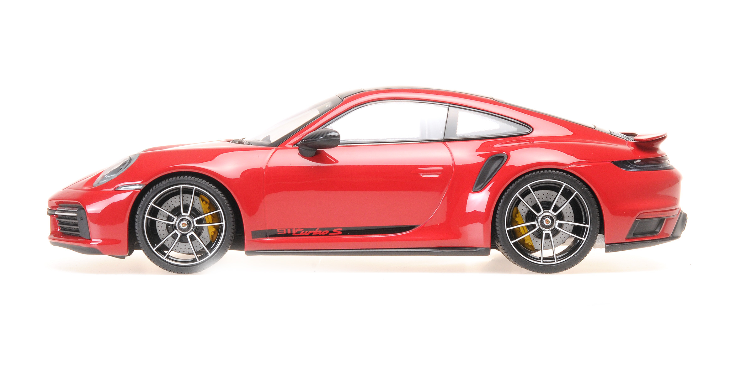 PORSCHE 911 (992)  TURBO S - 2020 - RED