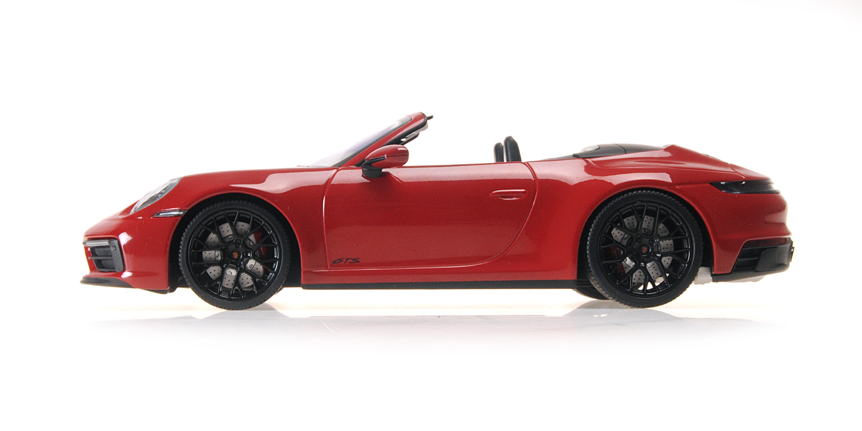 PORSCHE 911 CARRERA 4 GTS CABRIOLET - 2020 - RED