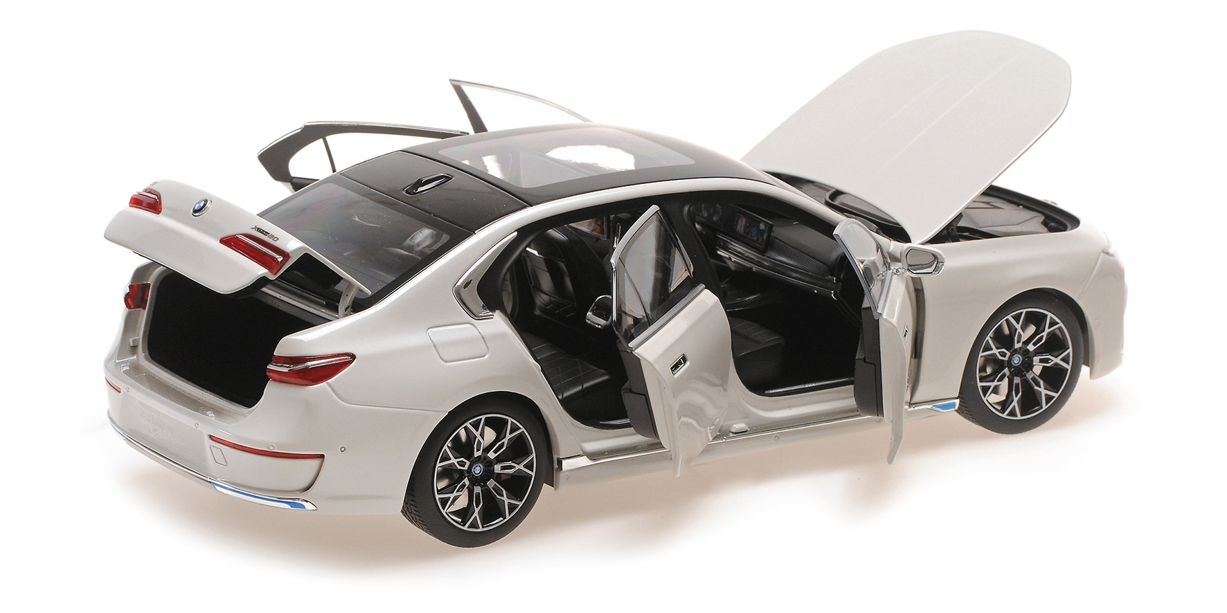 BMW i7 - 2022 - WHITE METALLIC