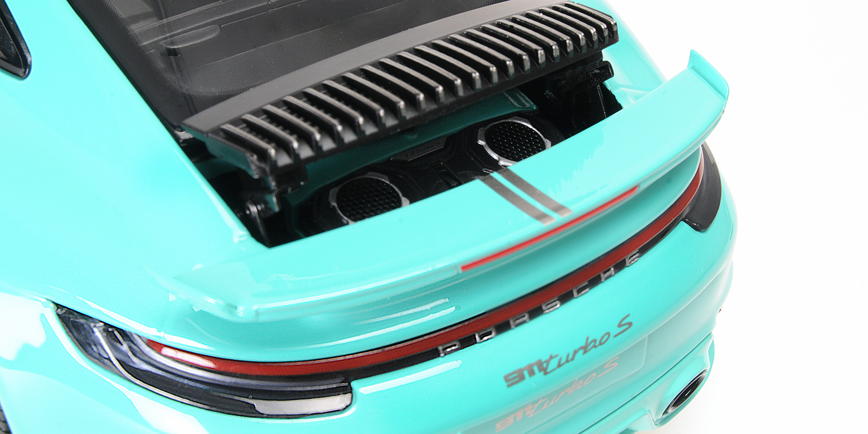 PORSCHE 911 (992) TURBO S COUPE SPORT DESIGN - 2021 - GREEN