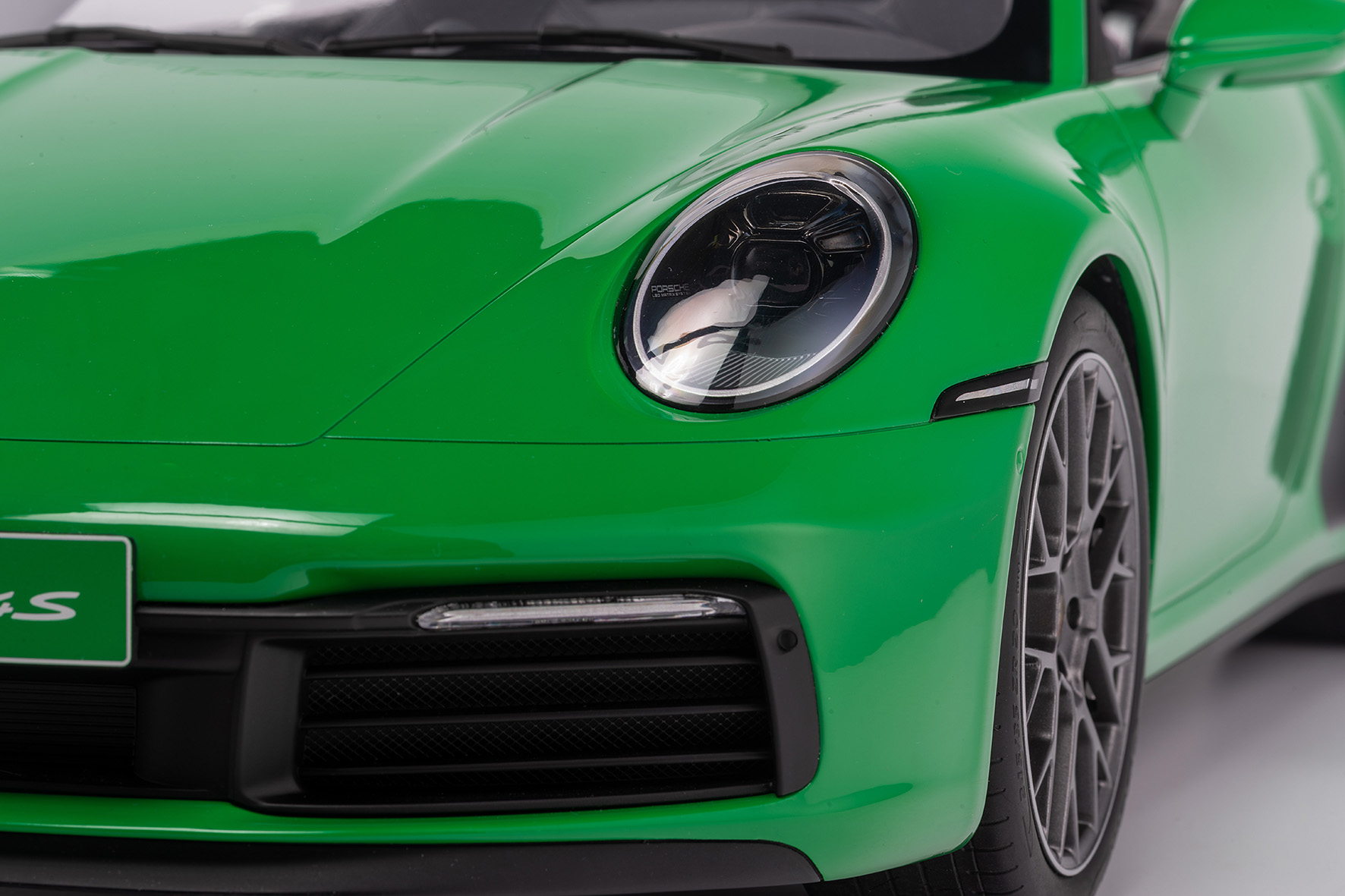 PORSCHE 911 (992) CARRERA 4S CABRIOLET - 2020 - PYTHONGRÜN