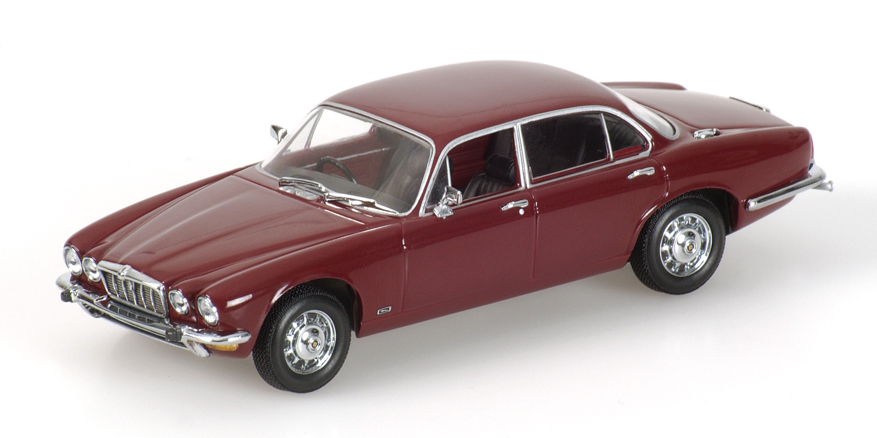 JAGUAR XJ12 SERIES II - 1975 - RED
