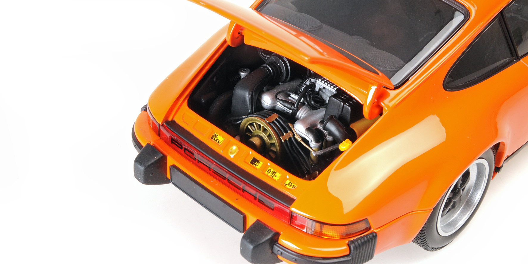 PORSCHE 911 CARRERA COUPE 3.2 - 1983 - ORANGE