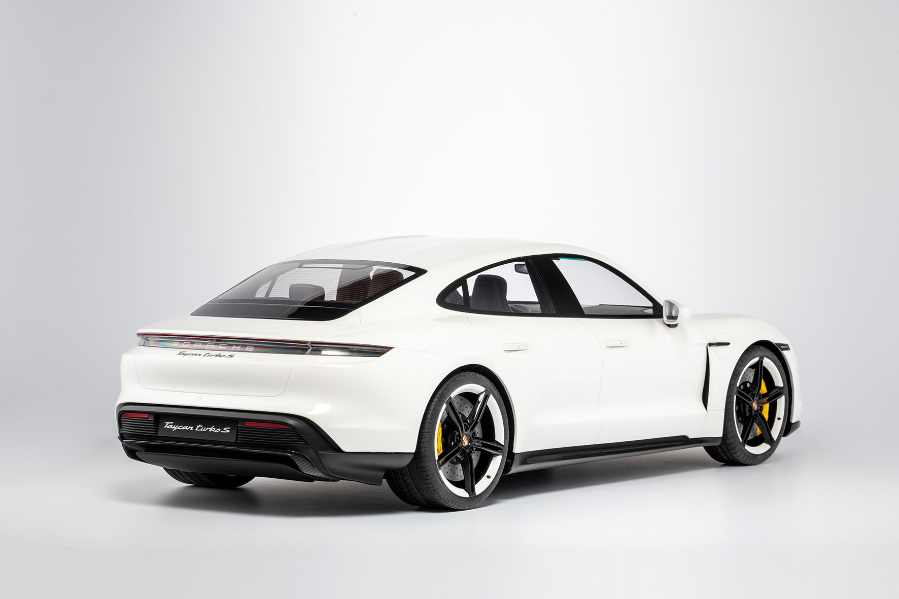 PORSCHE TAYCAN TURBO S - 2020 - WEISS