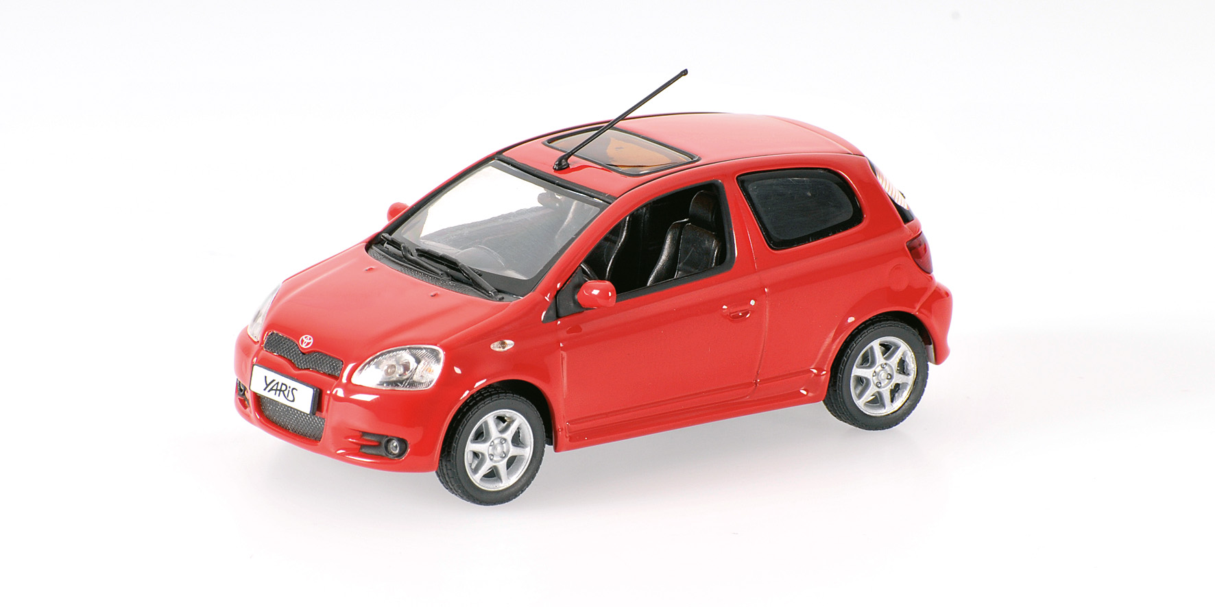 TOYOTA YARIS TS - 2001 - RED