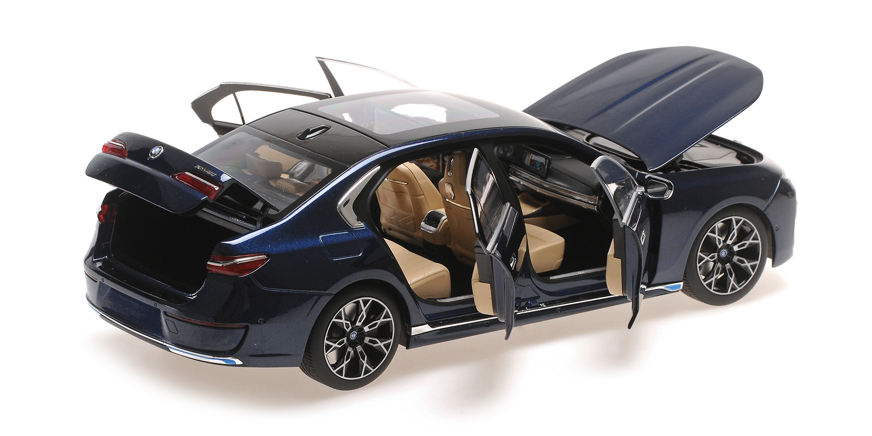 BMW i7 - 2022 - BLUE METALLIC