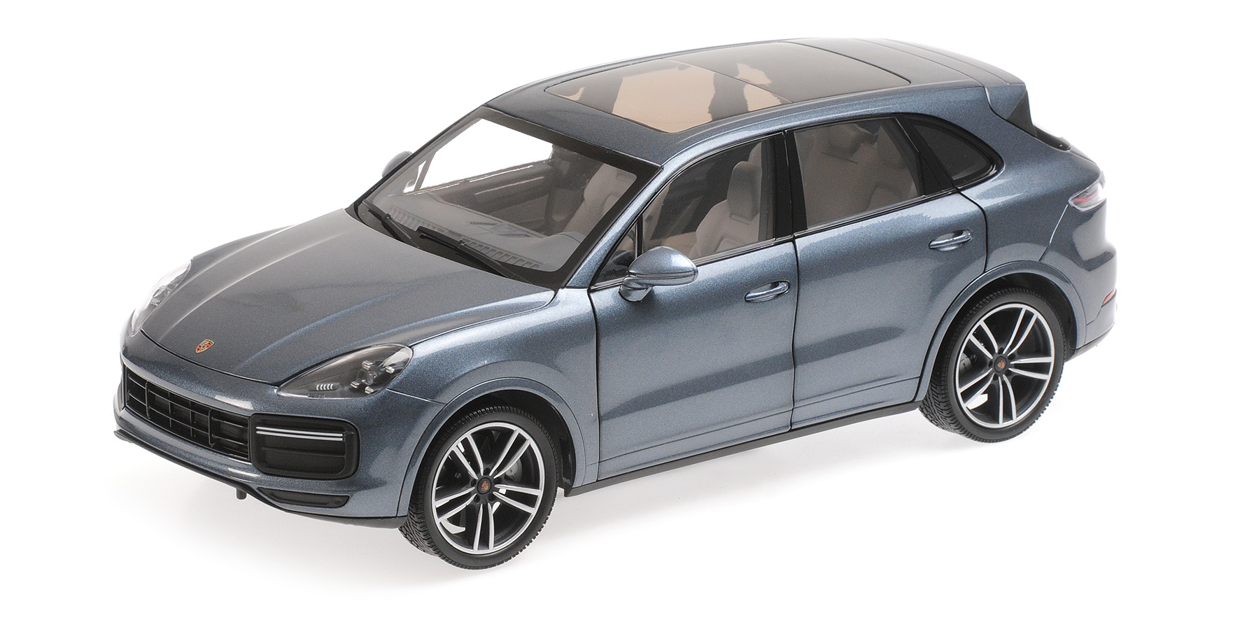 PORSCHE CAYENNE TURBO S - 2017 - BLUE METALLIC