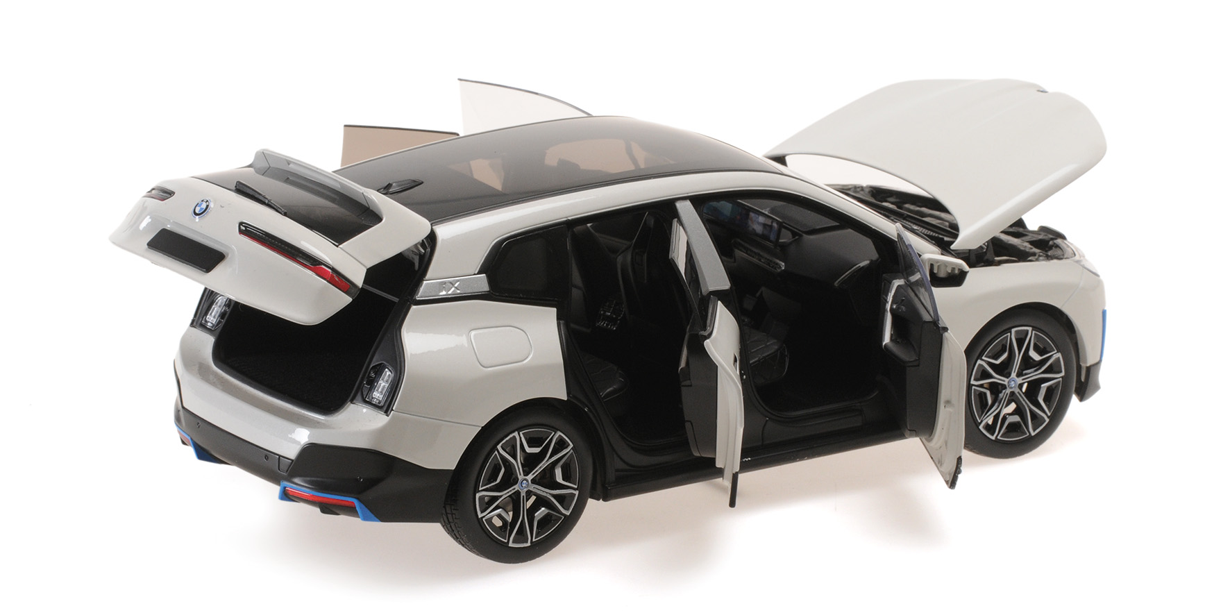 BMW iX - 2022 - WHITE METALLIC