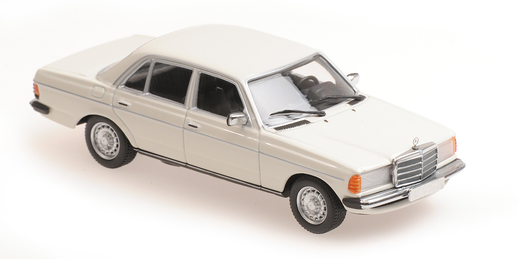 MERCEDES-BENZ (W123) 230E - 1982 - WHITE