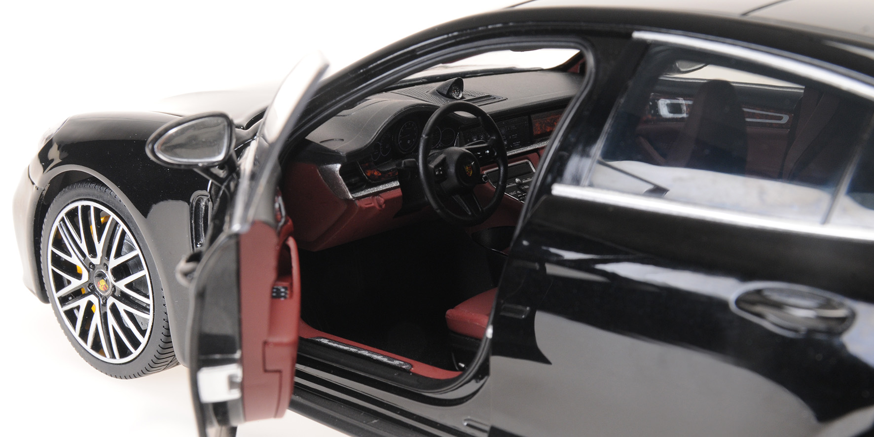 PORSCHE PANAMERA TURBO S - 2020 - BLACK METALLIC