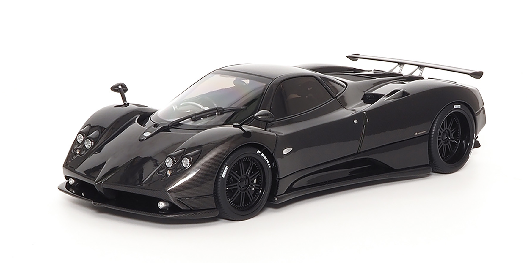 PAGANI ZONDA F - 2015 - GLOSS CARBON BLACK - (850402001)