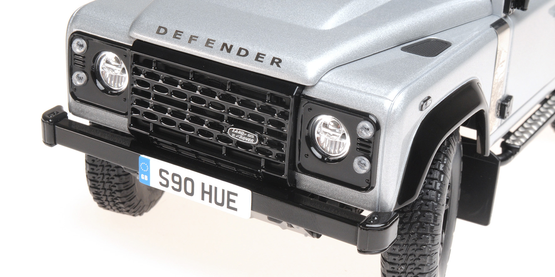 LAND ROVER DEFENDER 90 2.000.000 PCS - 2015 - SILVER