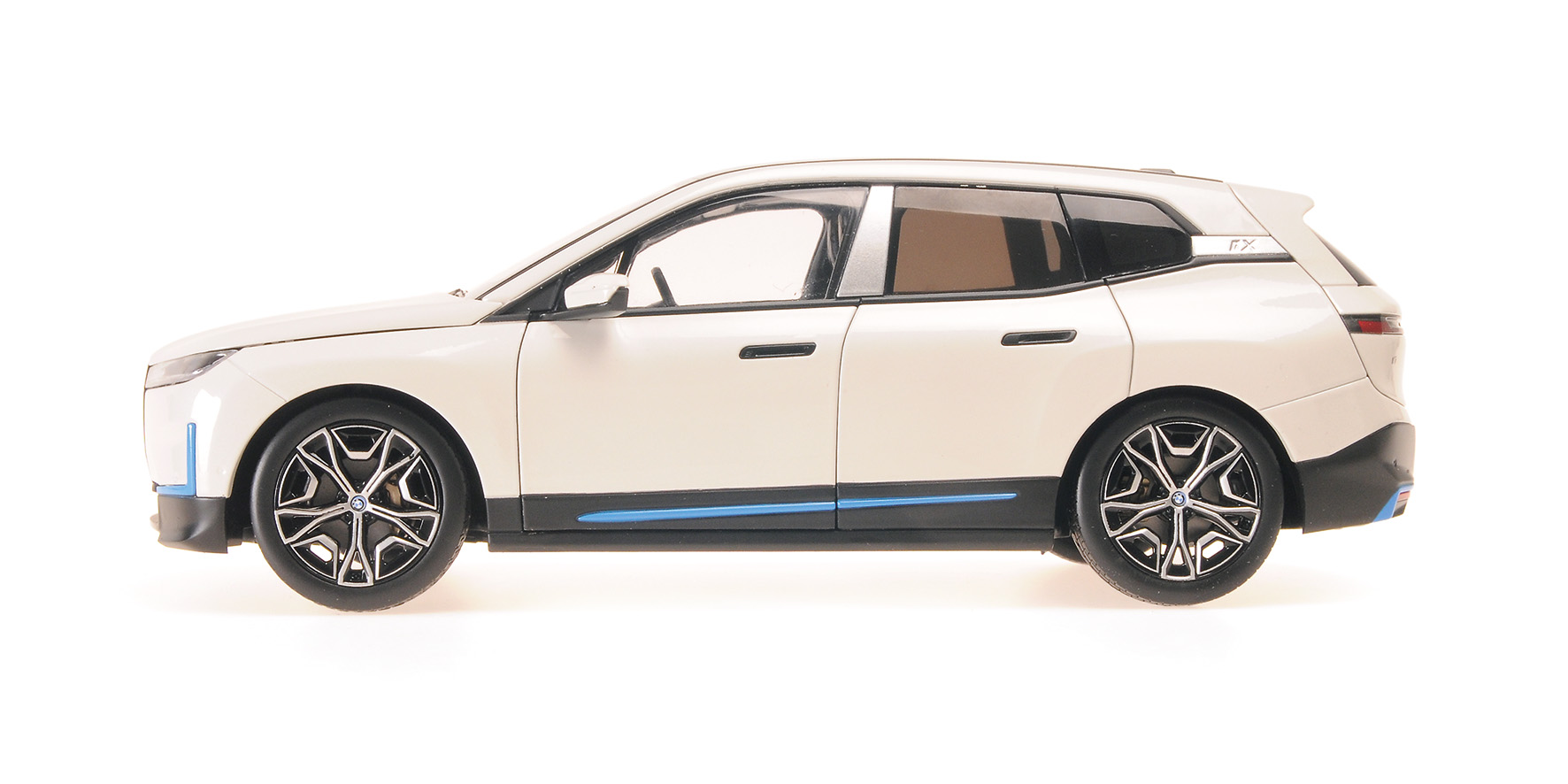 BMW iX - 2022 - WHITE METALLIC