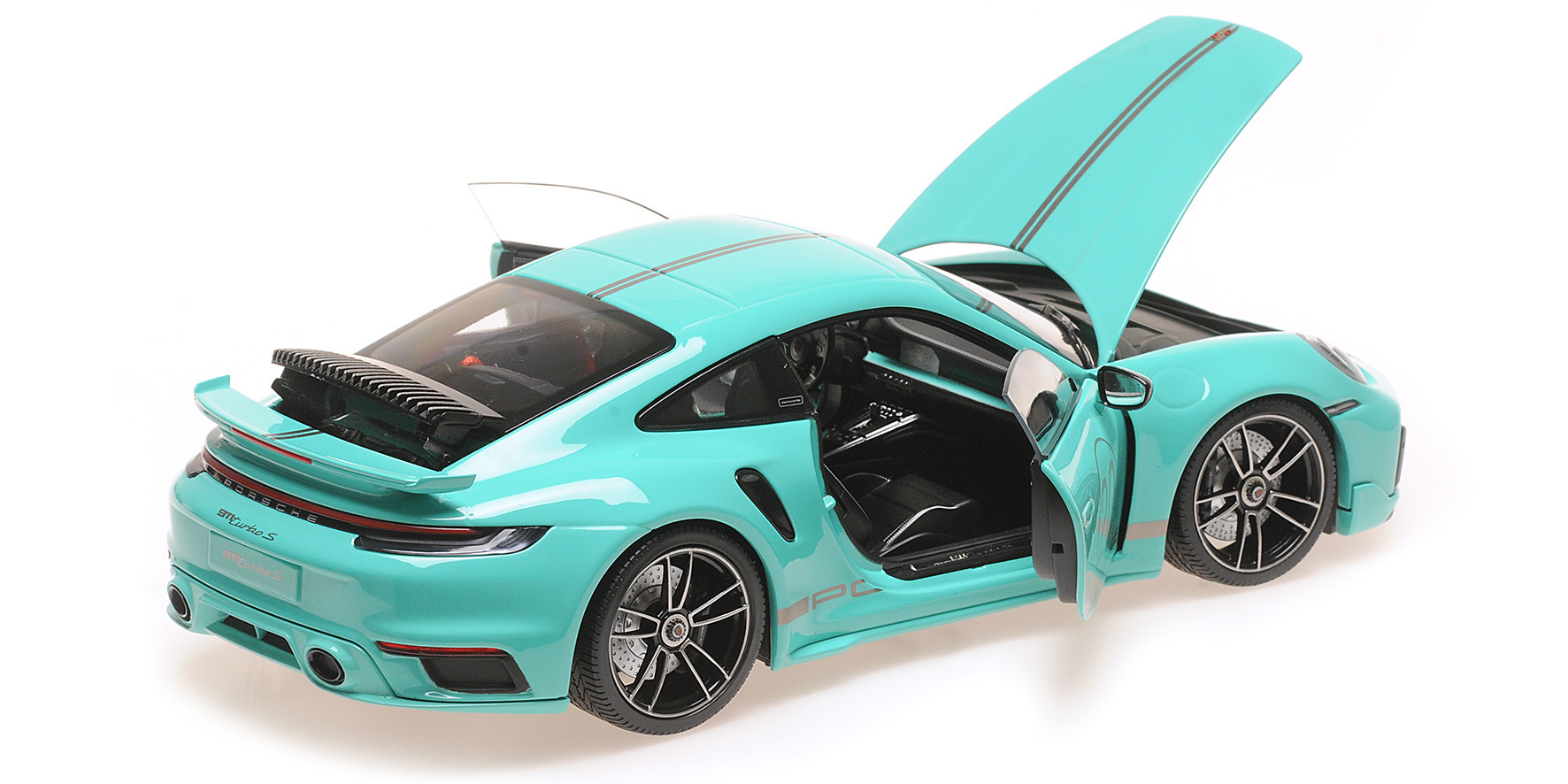 PORSCHE 911 (992) TURBO S COUPE SPORT DESIGN - 2021 - GREEN