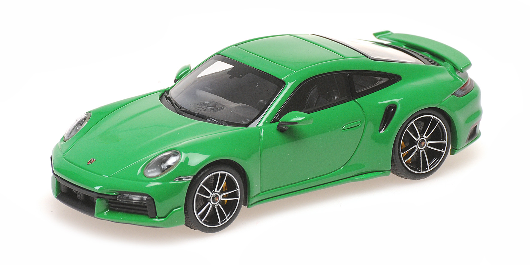 PORSCHE 911 (992) TURBO S COUPE SPORT DESIGN - 2021 - GREEN