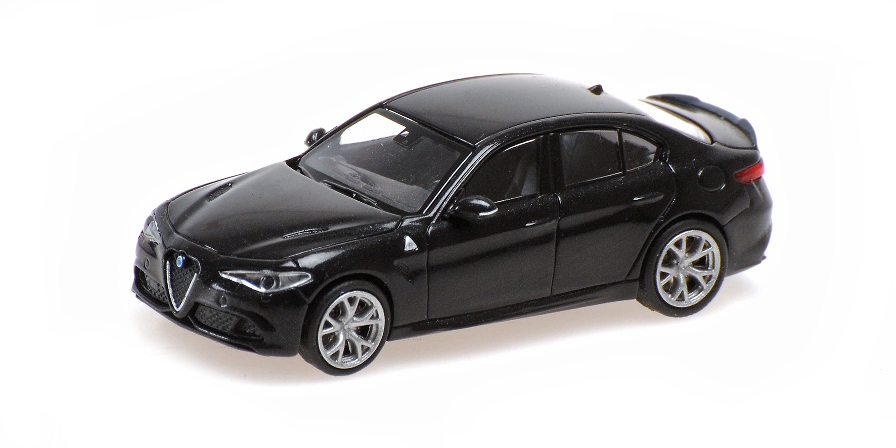 ALFA ROMEO GIULIA QUADRIFOGLIO - 2017 - BLACK METALLIC