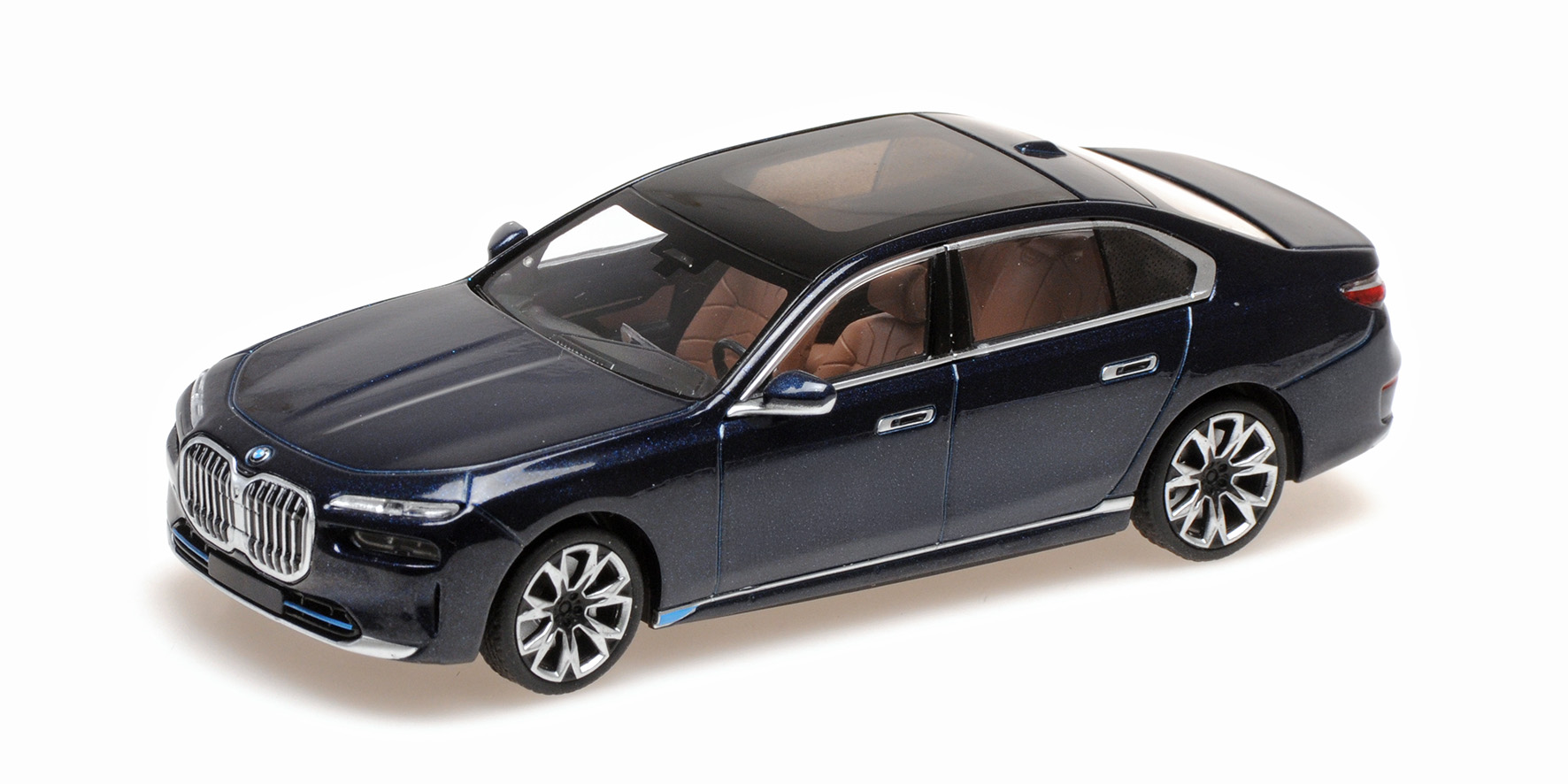 BMW I7 - 2023 - MATT BLUE METALLIC