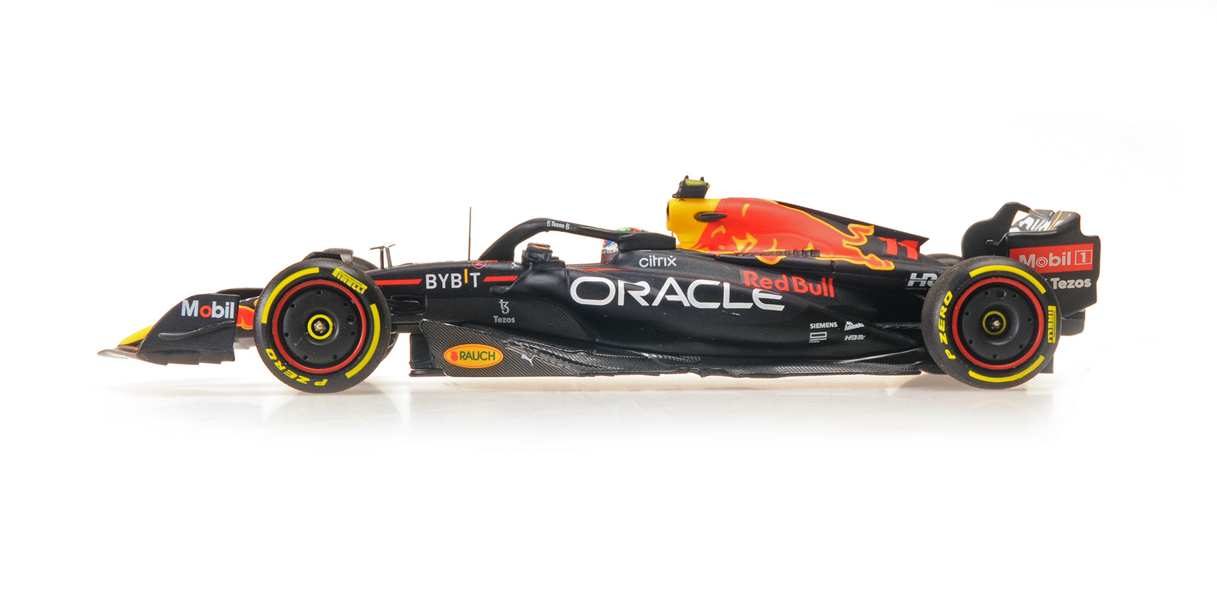 ORACLE RED BULL RACING RB18 - SERGIO PÉREZ - WINNER SINGAPORE GP 2022