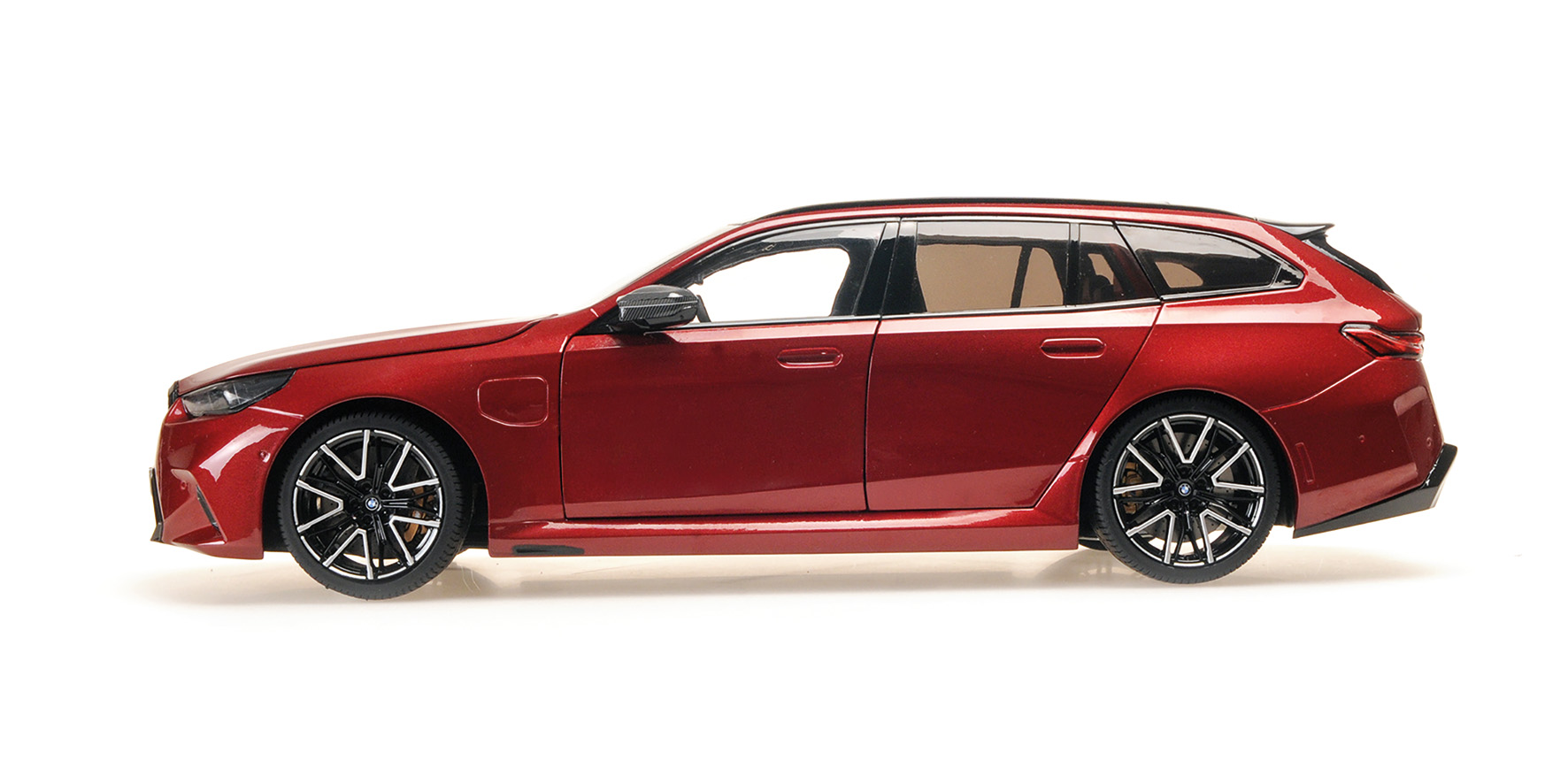 BMW M5 TOURING - 2024 - DARK RED METALLIC