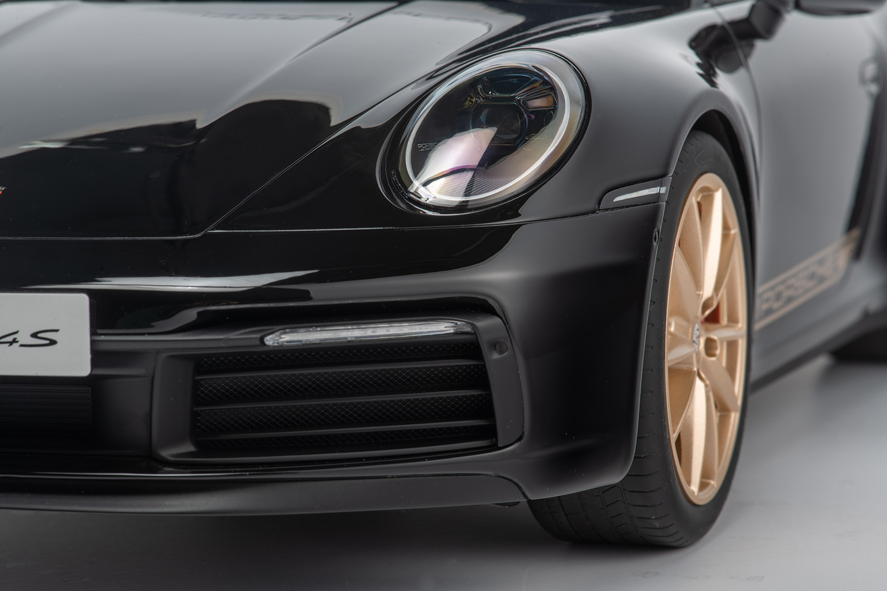 PORSCHE 911 (992) CARRERA 4S - 2020 - TIEFSCHWARZMETALLIC