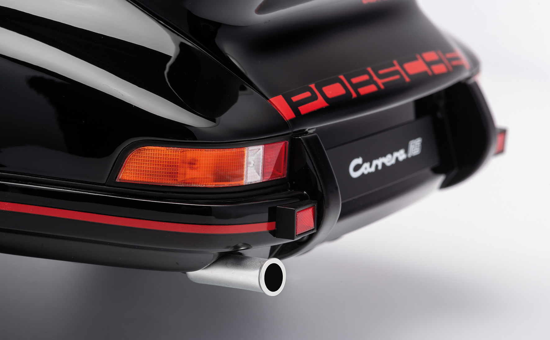 PORSCHE 911 CARRERA RS 2.7 LEICHTBAU - 1972 - SCHWARZ ROTES DEKOR