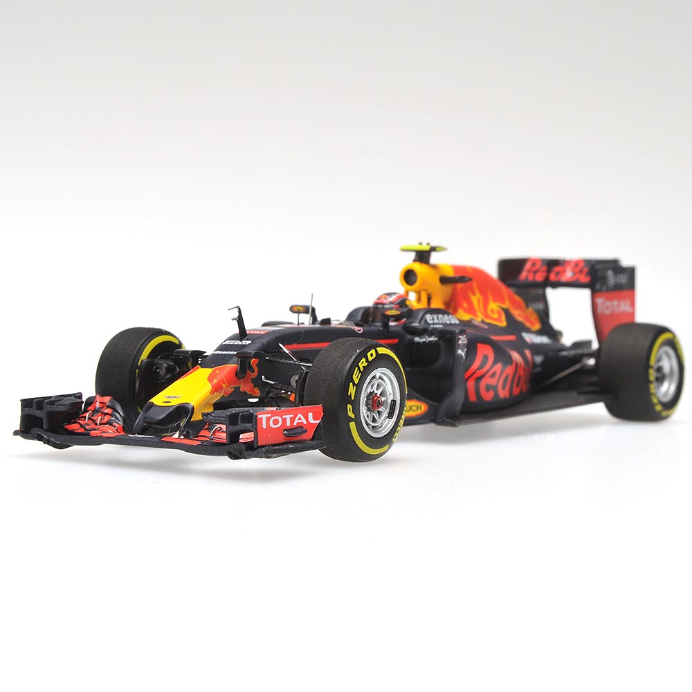 RED BULL RACING TAG HEUER RB12 - DANIIL KVYAT - 2016