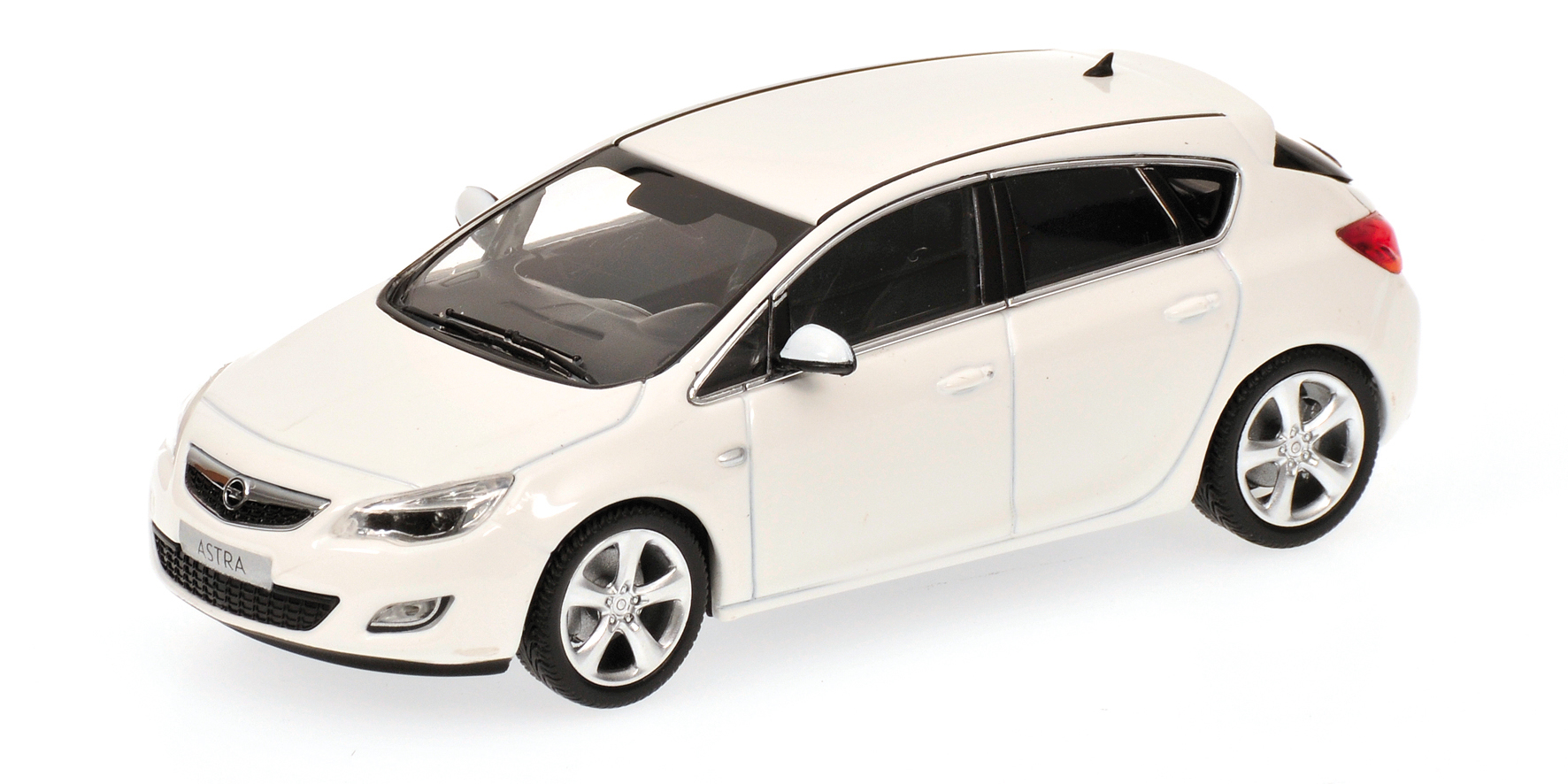 OPEL ASTRA - 2010 - WHITE