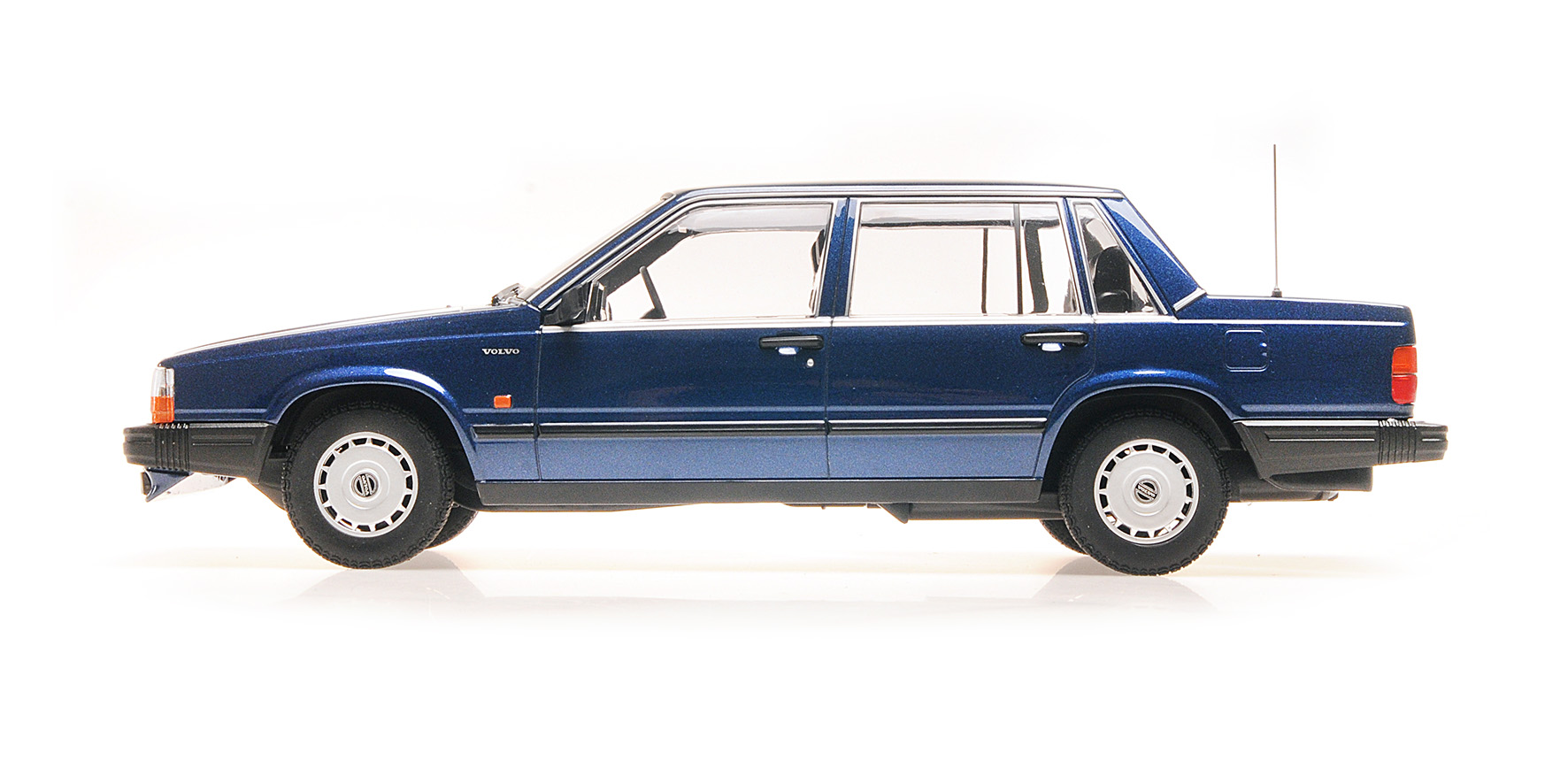 VOLVO 740 GL - 1986 - DARK BLUE METALLIC