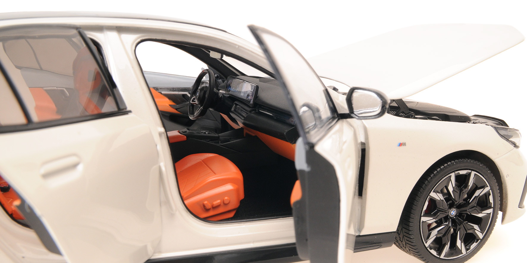 BMW i5 - 2023 - WHITE METALLIC
