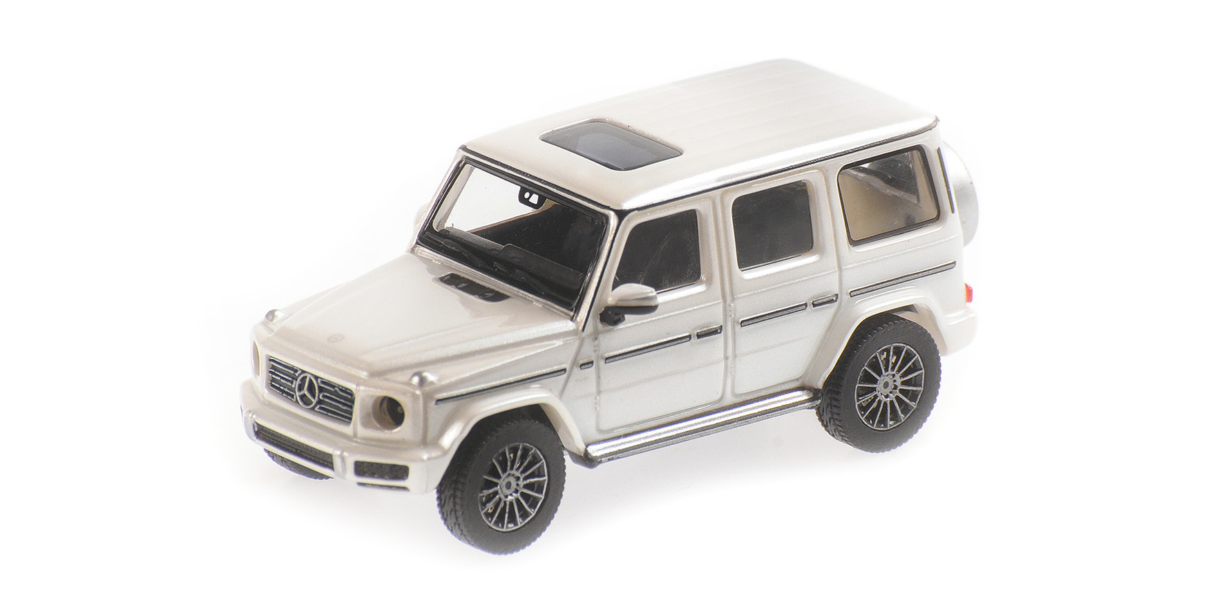 MERCEDES-BENZ G-KLASSE W 463 - 2018 - DESIGNO DIAMANTWEISS BRIGHT -