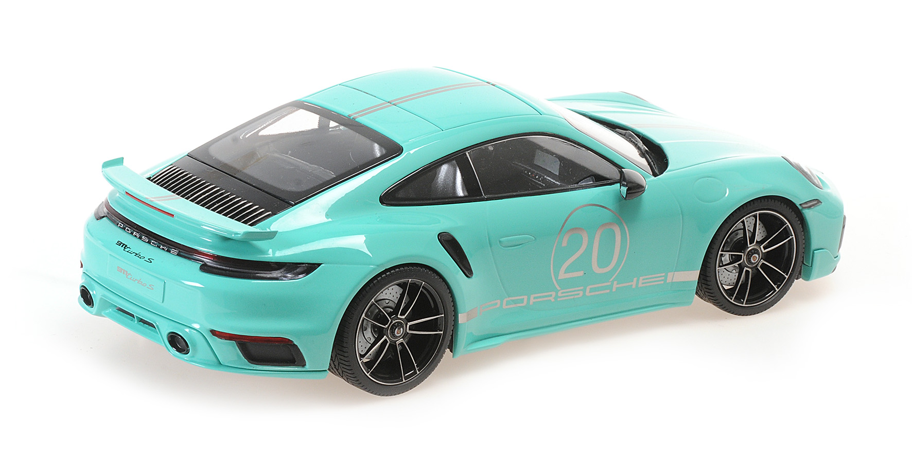 PORSCHE 911 (992) TURBO S COUPE SPORT DESIGN - 2021 - GREEN