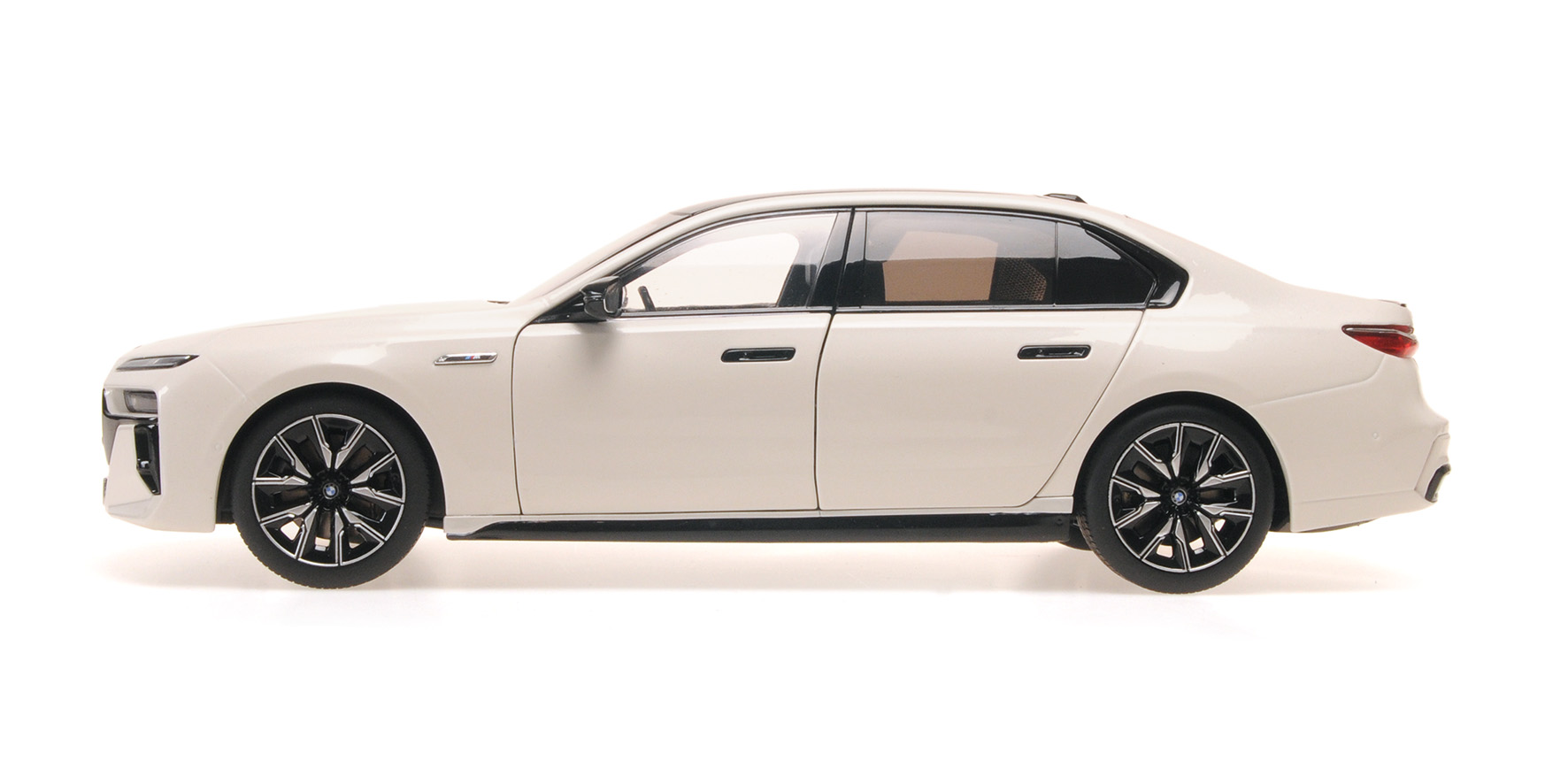 BMW i7 M70 (G70) - 2024 - WHITE METALLIC