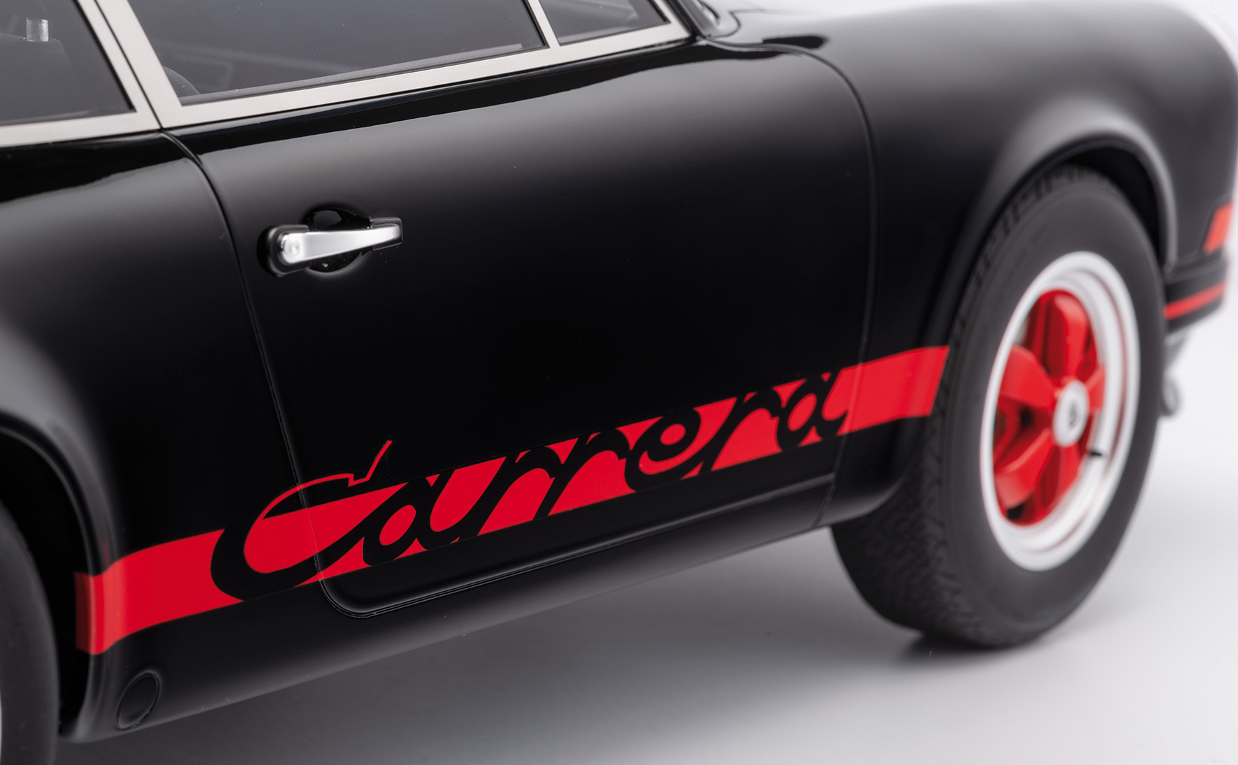 PORSCHE 911 CARRERA RS 2.7 LEICHTBAU - 1972 - SCHWARZ ROTES DEKOR