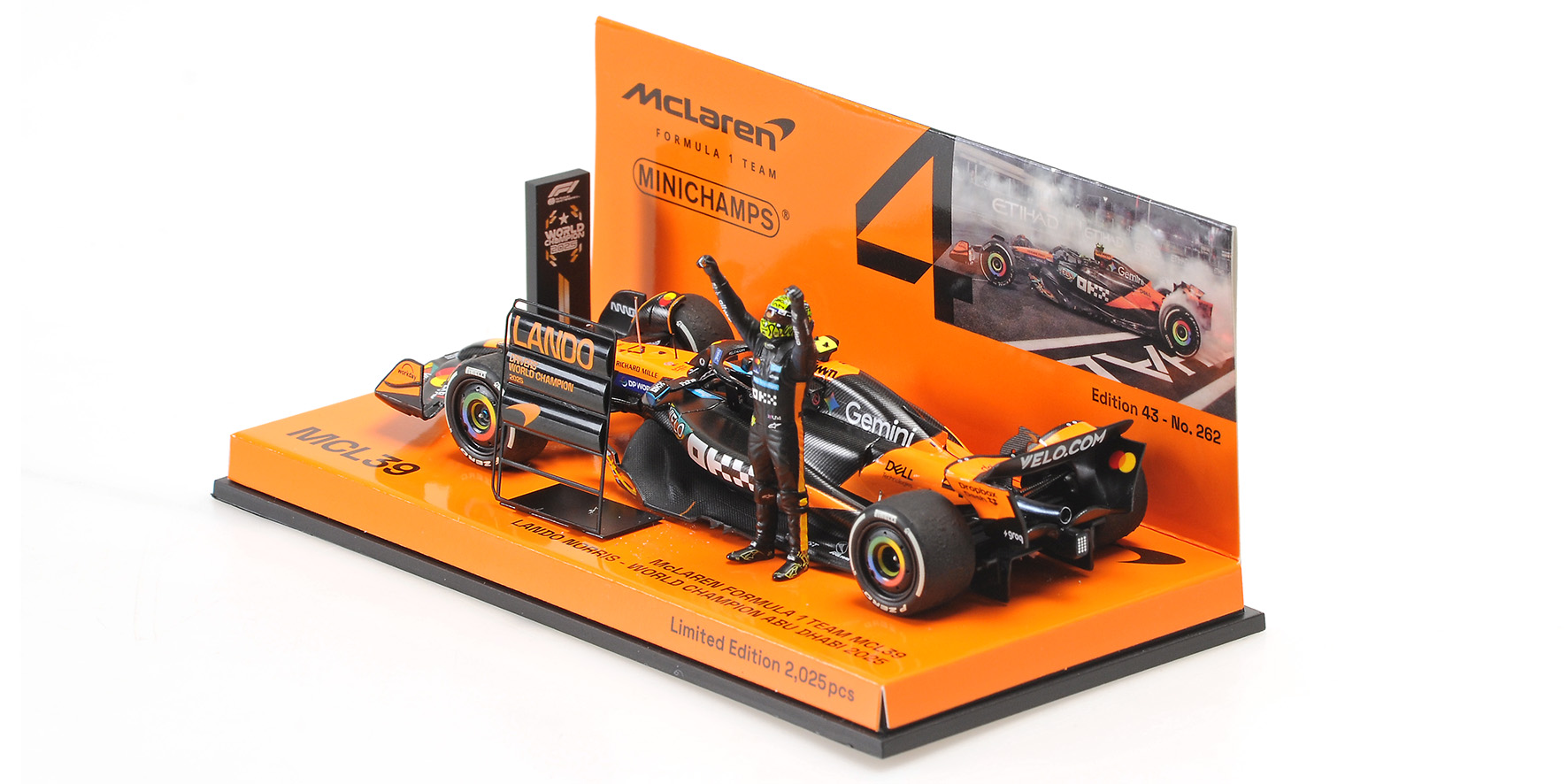 MCLAREN FORMULA 1 TEAM MCL39 - L. NORRIS - WC - ABU DHABI GP 2025 W.STAN. FIGURINE.+ 2 PITBOARDS