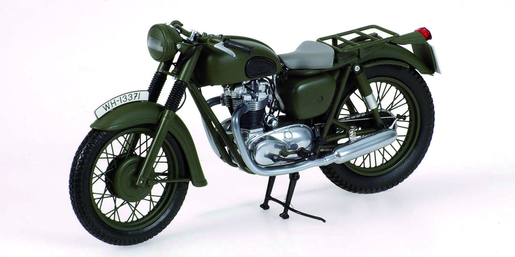 TRIUMPH TR6 - MOVIE 'THE GREAT ESCAPE' - STARRING: STEVE MCQUEEN