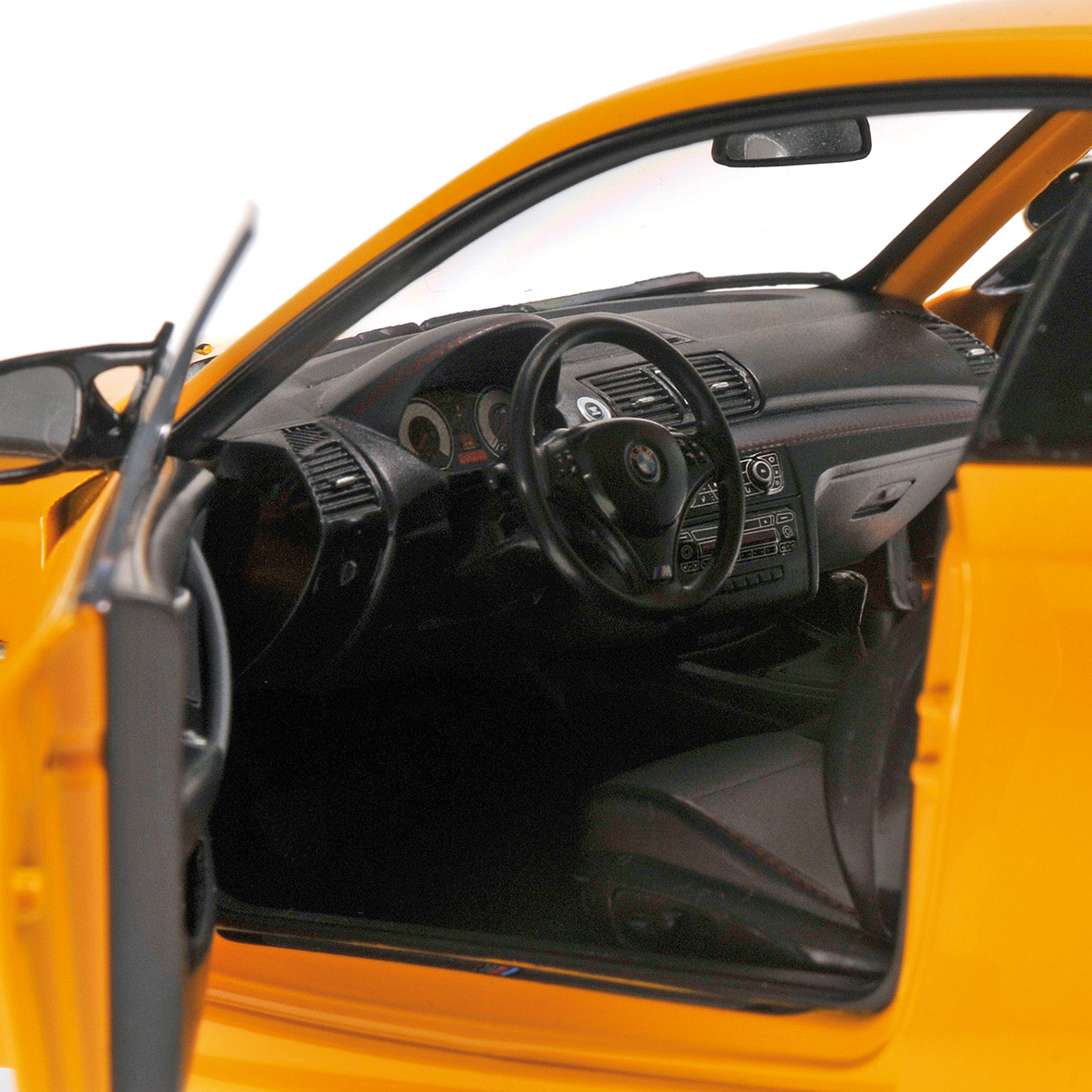 BMW 1er M COUPÉ - 2011 - YELLOW
