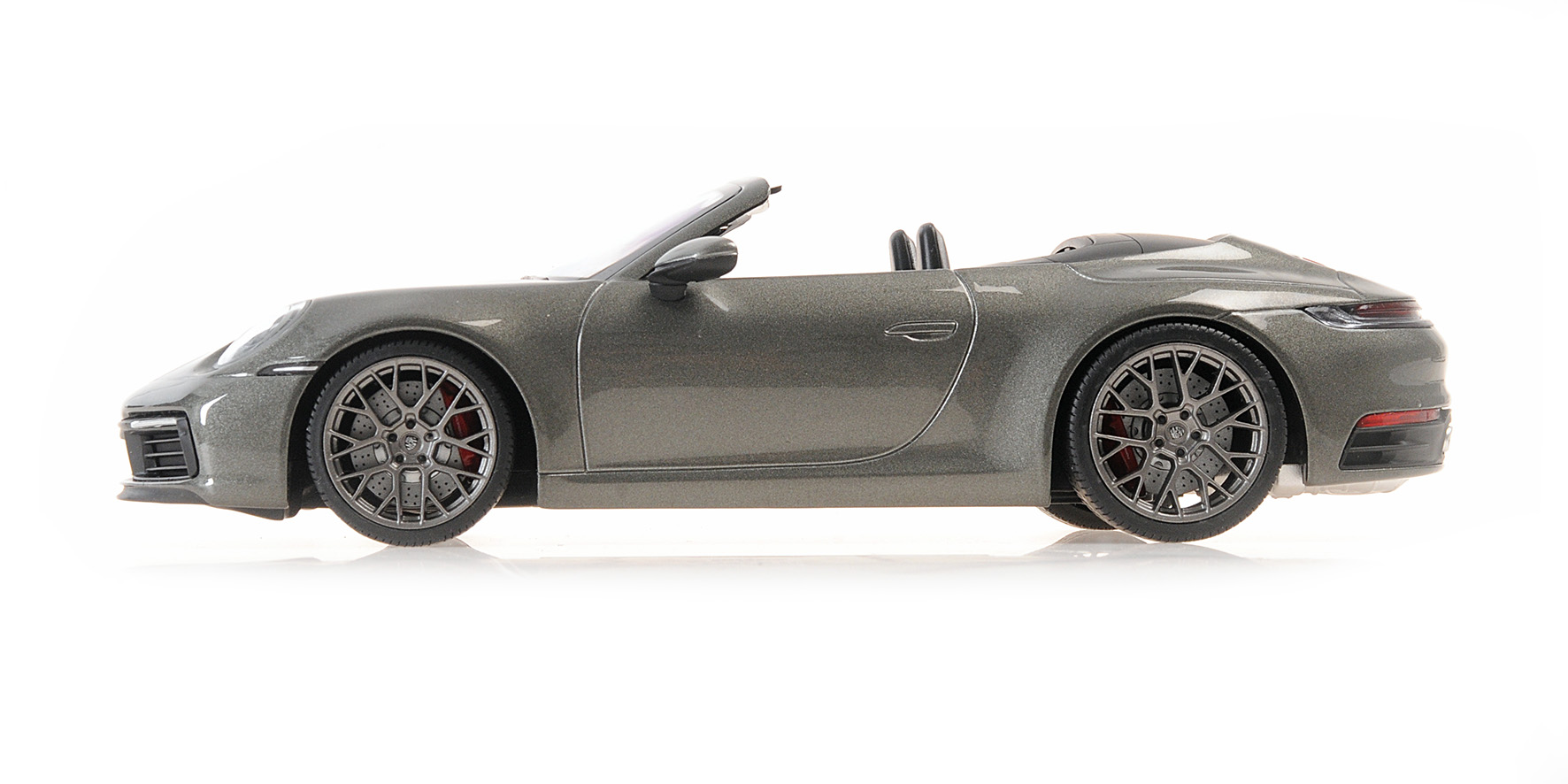 PORSCHE 911 CARRERA 4S CABRIOLET - 2019 - GREEN METALLIC