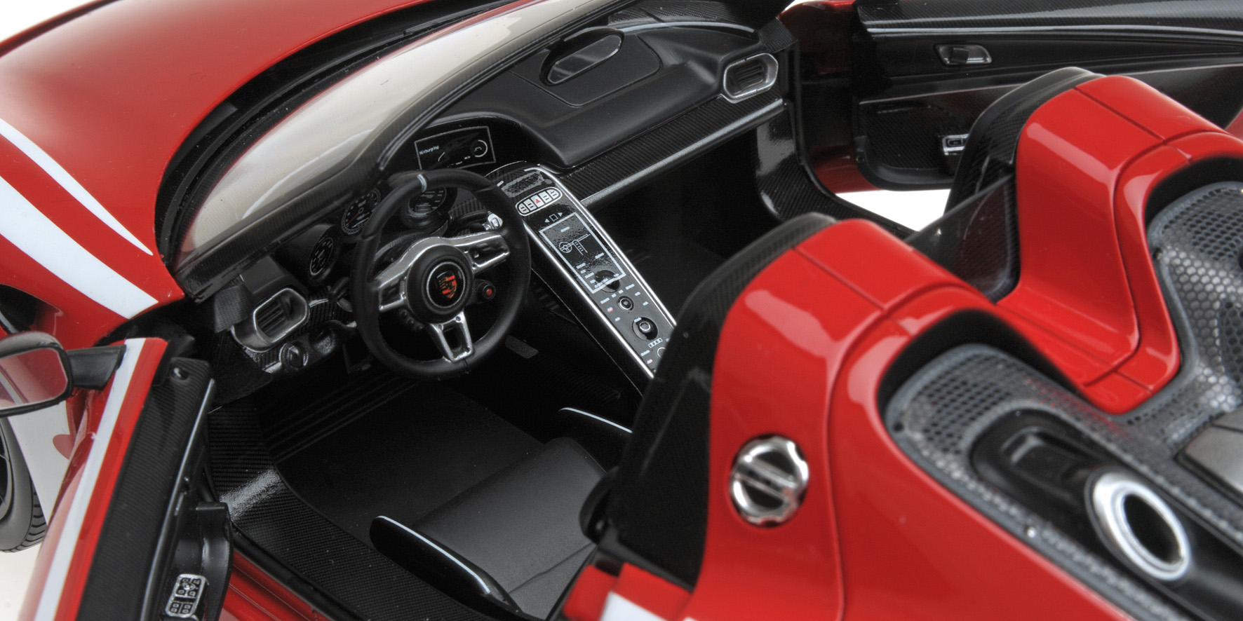 PORSCHE 918 SPYDER - 2013 - W/ WEISSACH PACKAGE - RED W/ WHITE STRIPES