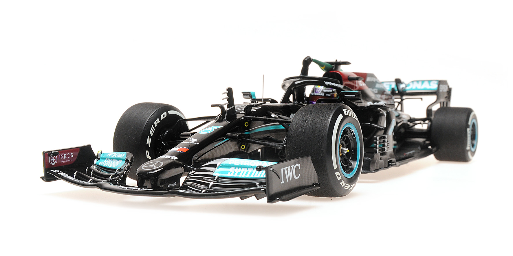 MERCEDES-AMG PETRONAS FORMULA ONE TEAM W12 E PERFORMANCE - HAMILTON - 1ST BRAZILIAN GP 2021 W/FLAG