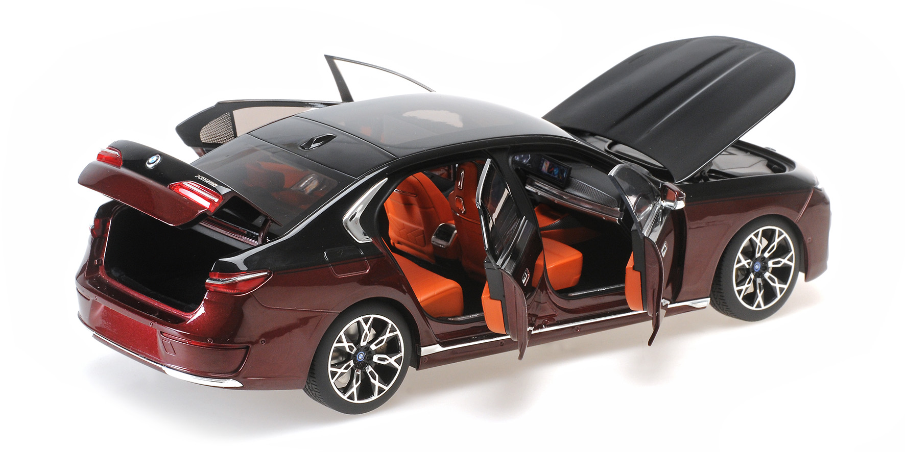 BMW i7 - 2022 - BLACK METALLIC/RED METALLIC
