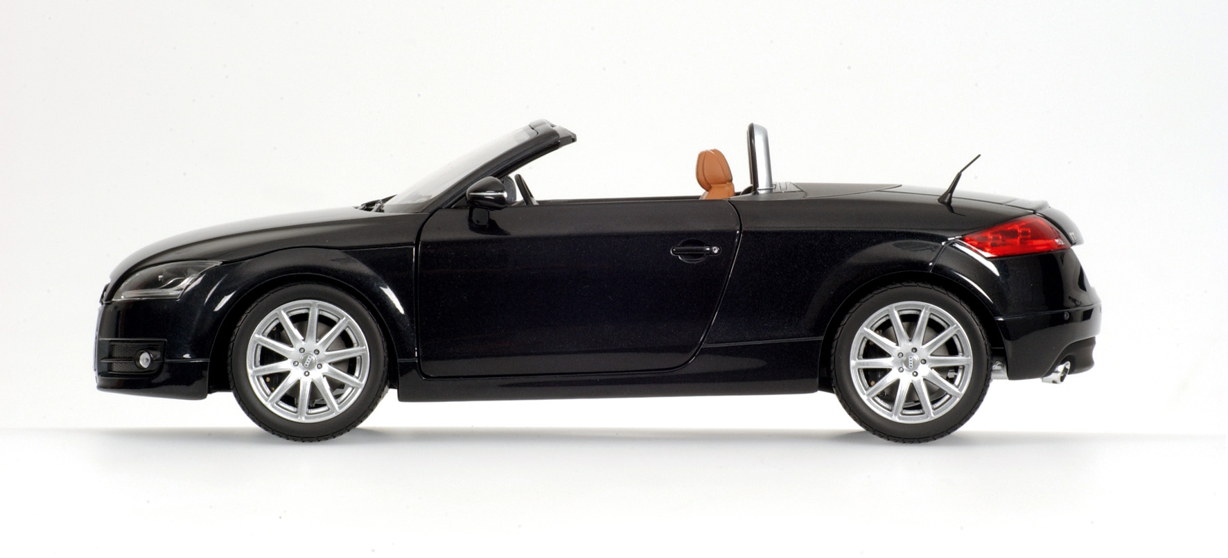 AUDI TT ROADSTER - 2006 - BLACK METALLIC