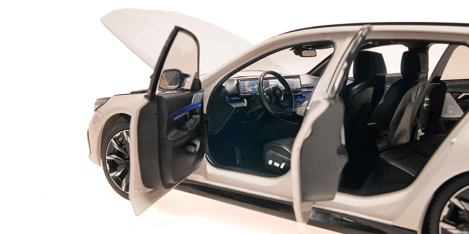 BMW i5 M60 TOURING - 2024 - WHITE METALLIC