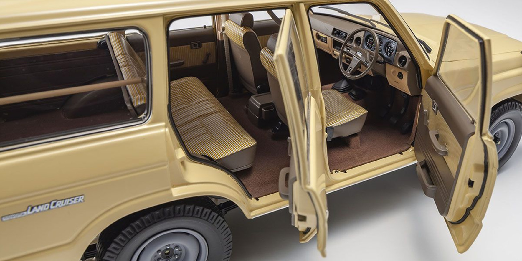 TOYOTA LAND CRUISER 60 - BEIGE