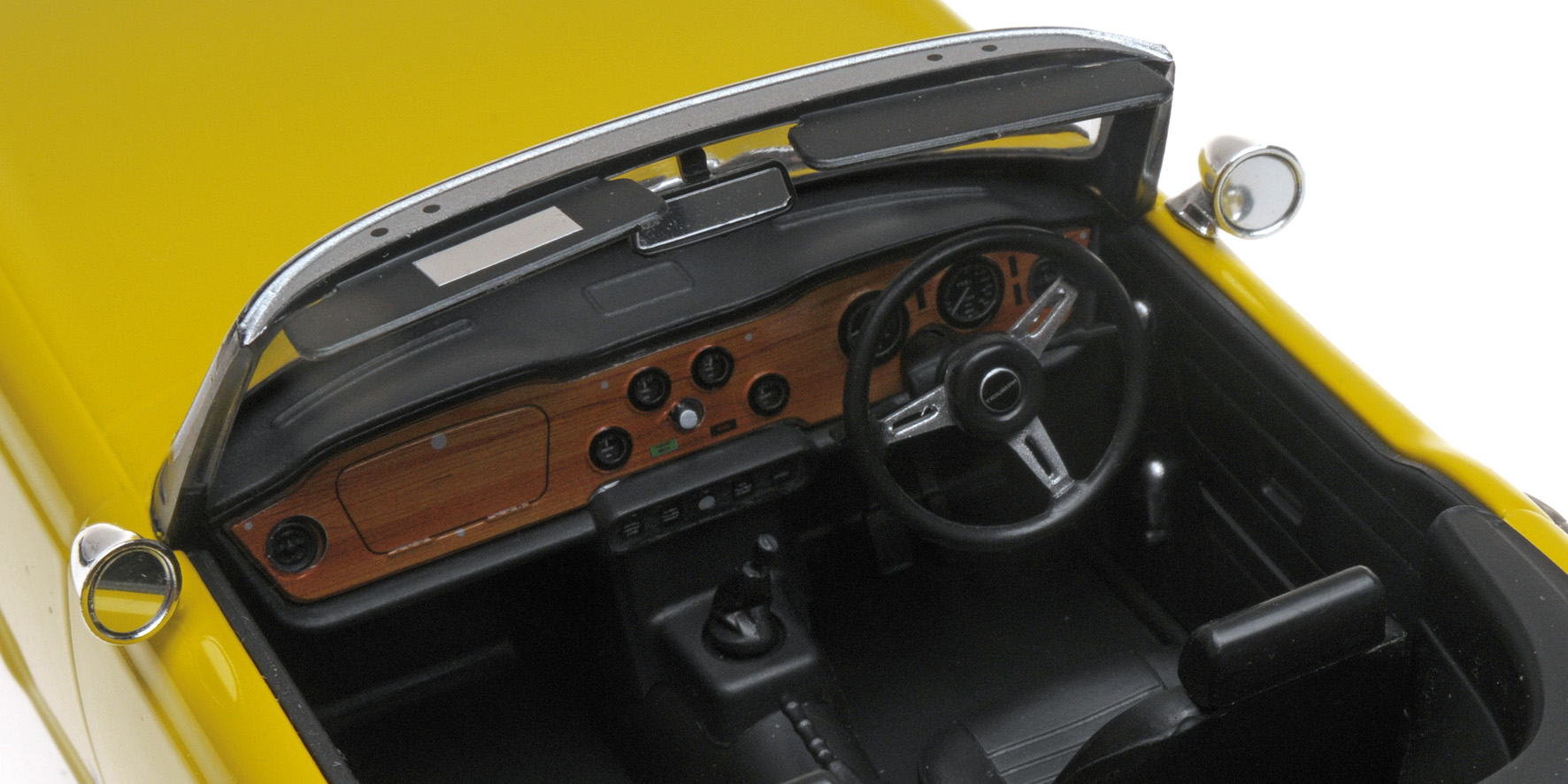 TRIUMPH TR6 - 1973 - YELLOW (RHD)