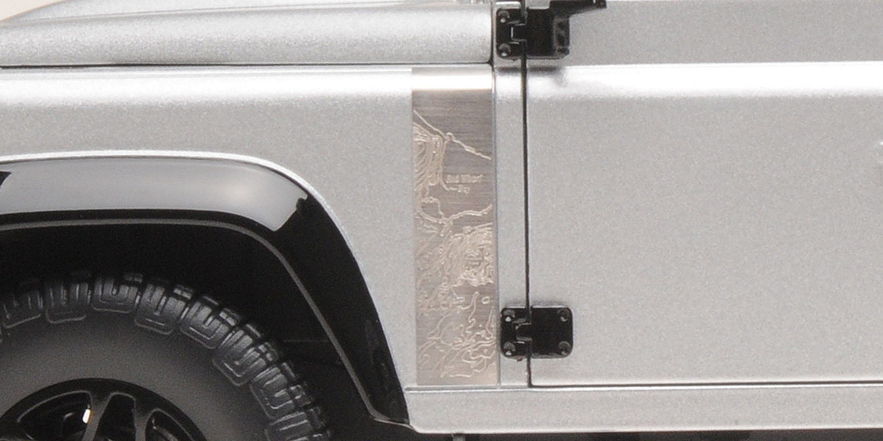 LAND ROVER DEFENDER 90 2.000.000 PCS - 2015 - SILVER