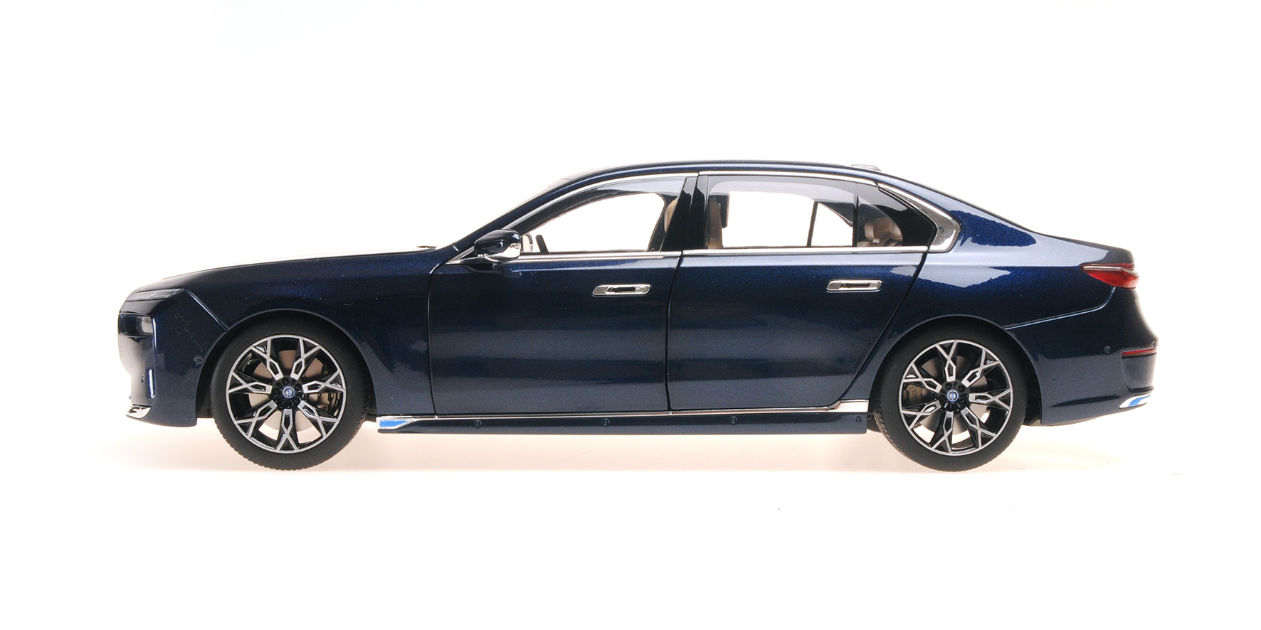 BMW i7 - 2022 - BLUE METALLIC