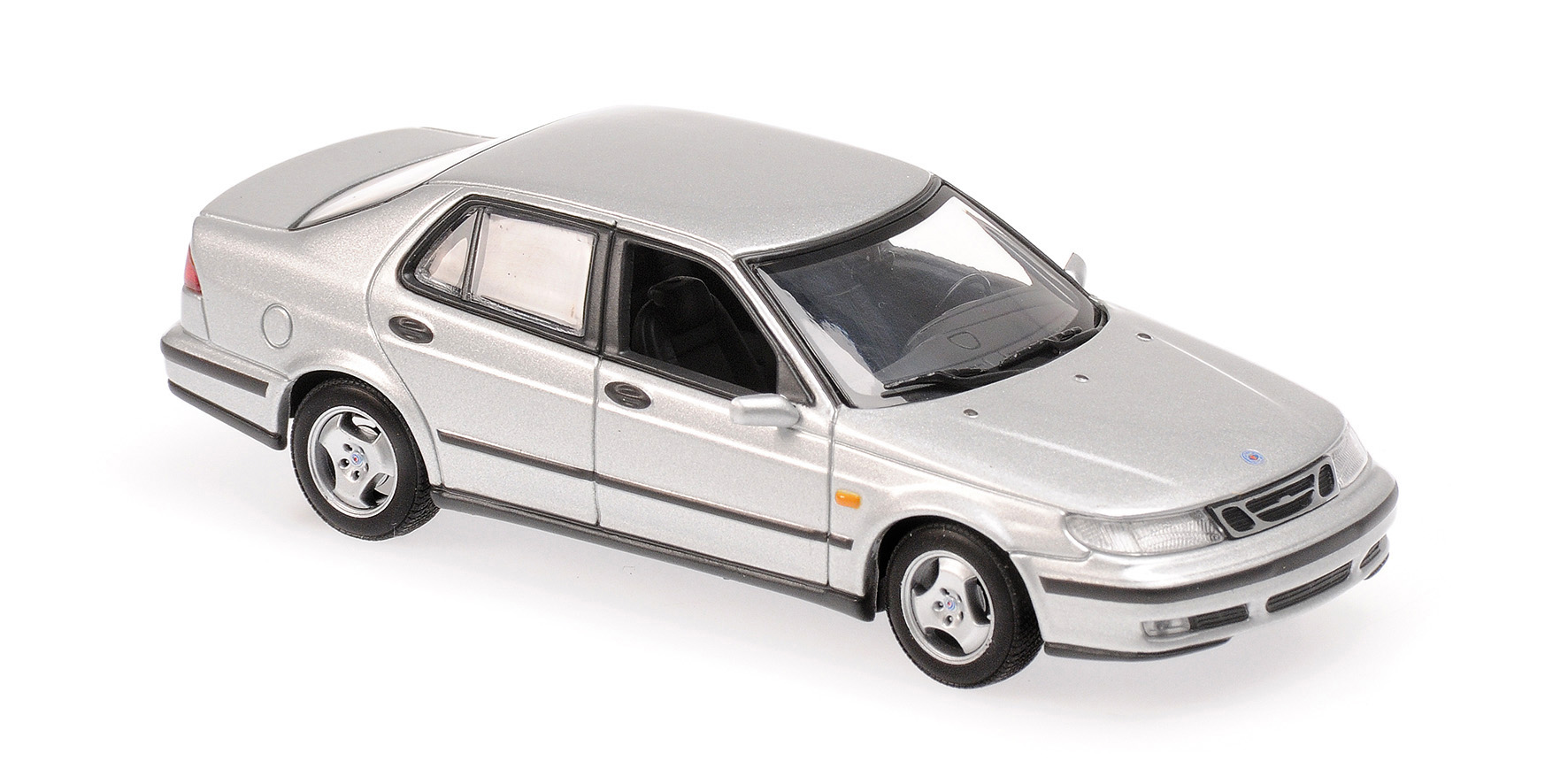 SAAB 900 SALOON 4-DOOR - 1995 - SILVER