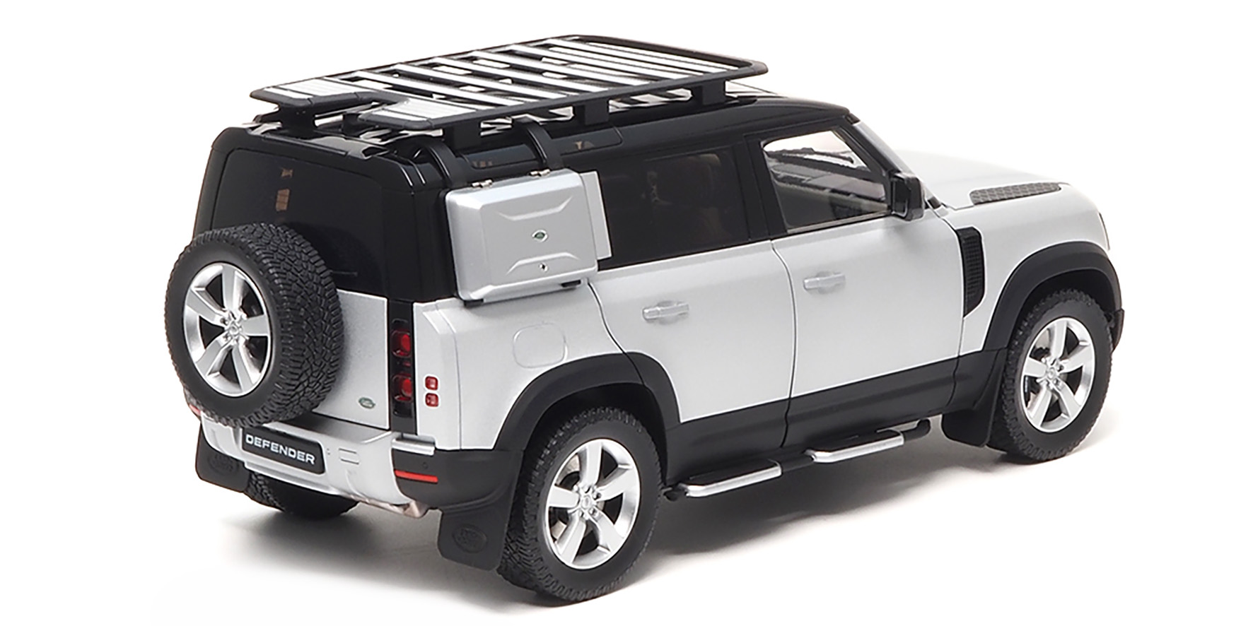 LAND ROVER DEFENDER 110 - 2020 - SATIN INDUS SILVER