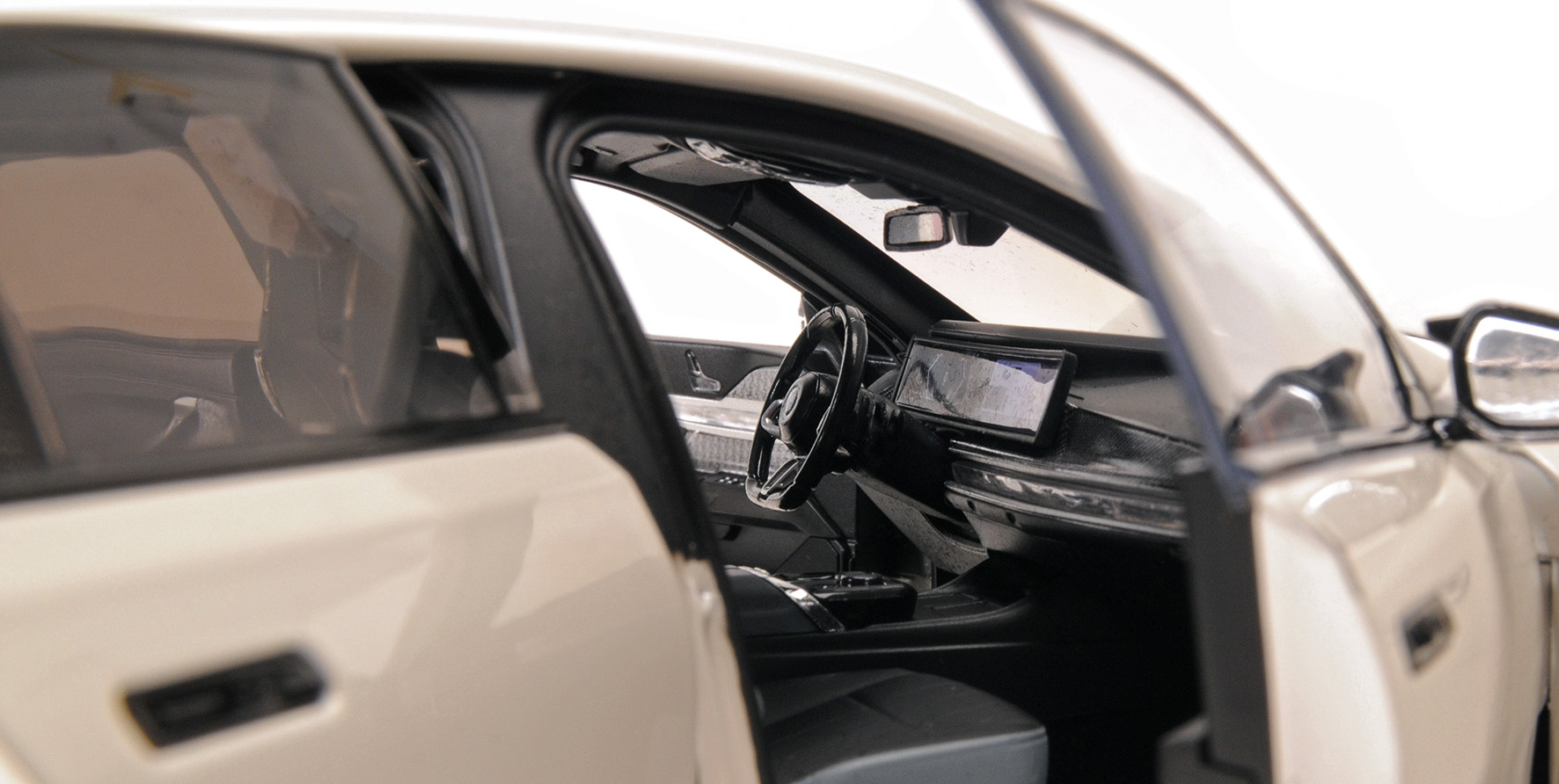 BMW i7 M70 (G70) - 2024 - WHITE METALLIC