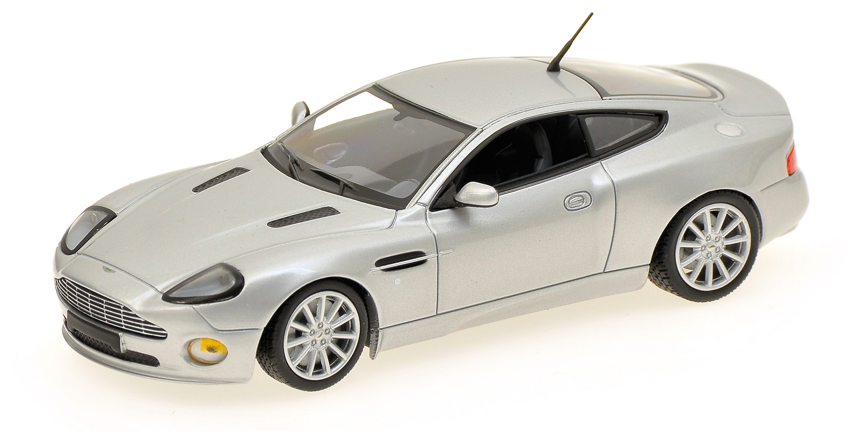 ASTON MARTIN VANQUISH S - 2004 - SILVER